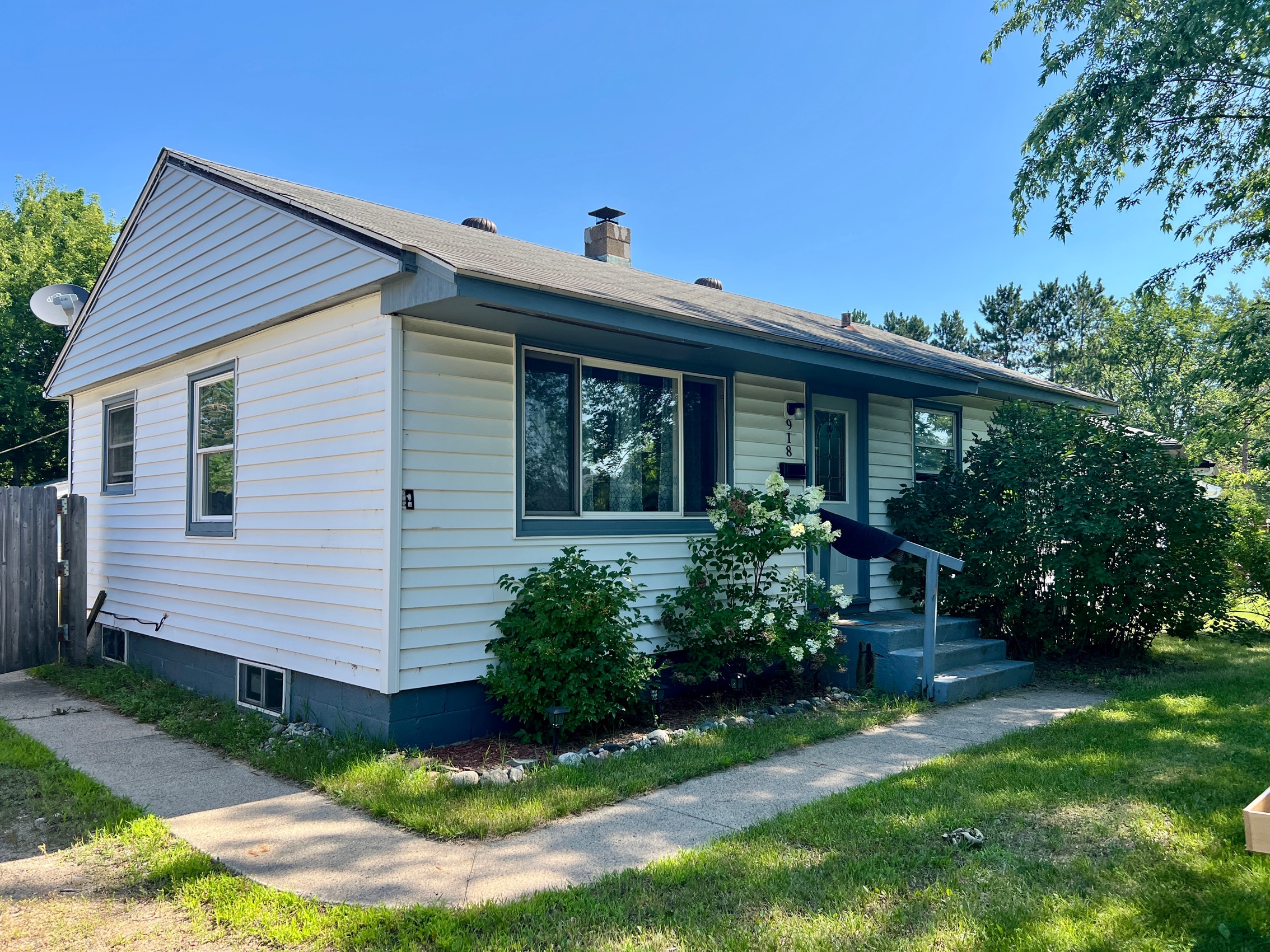 918 Clover Lane
