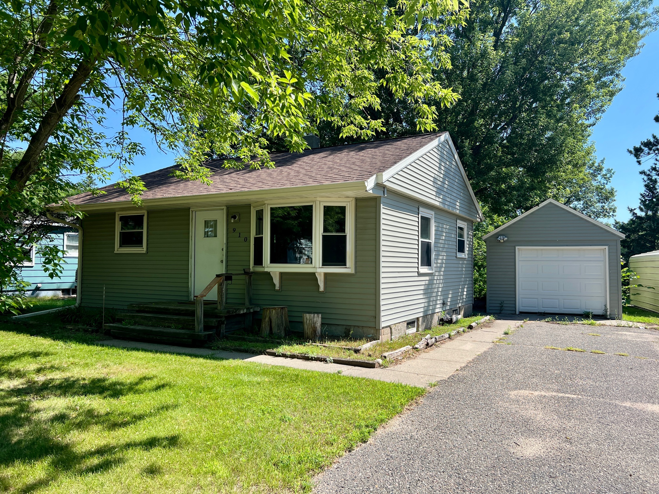 910 Clover Lane